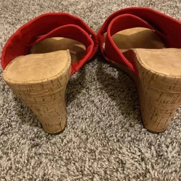 Aerosols red cork wedge -3 in height - soft flexible straps - size 9.5 - Picture 4 of 6